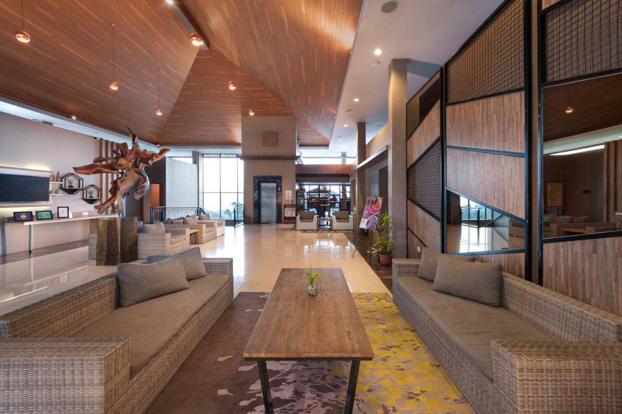 Nava Hotel Tawangmangu Zewnętrze zdjęcie